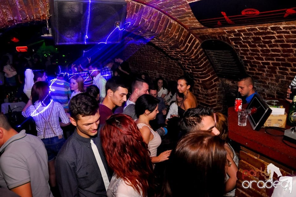 Party cu Promoţii în Club Escape,