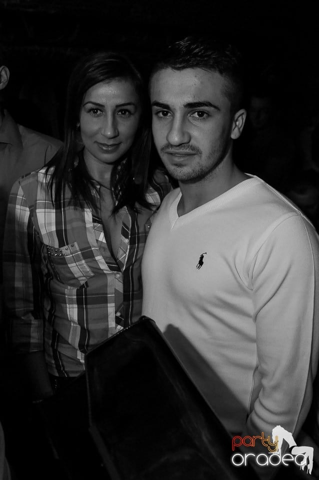 Party cu Promoţii în Club Escape,