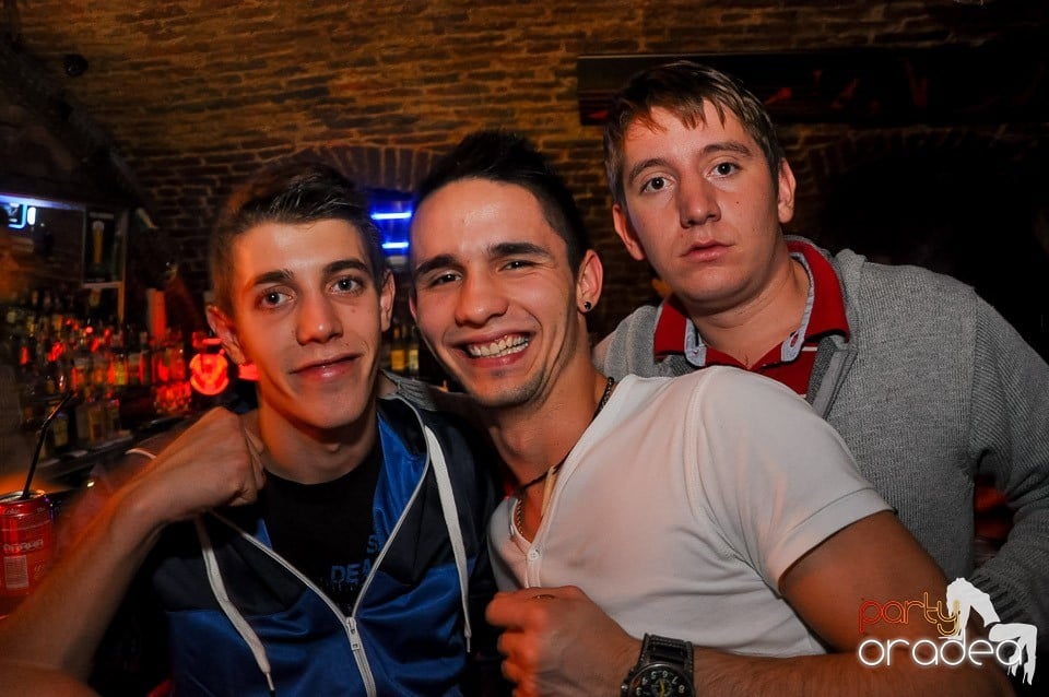 Party cu Promoţii în Club Escape,