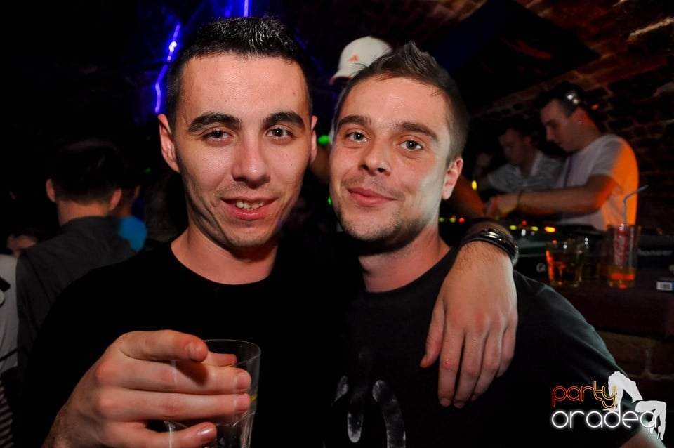 Party cu Promoţii în Club Escape,