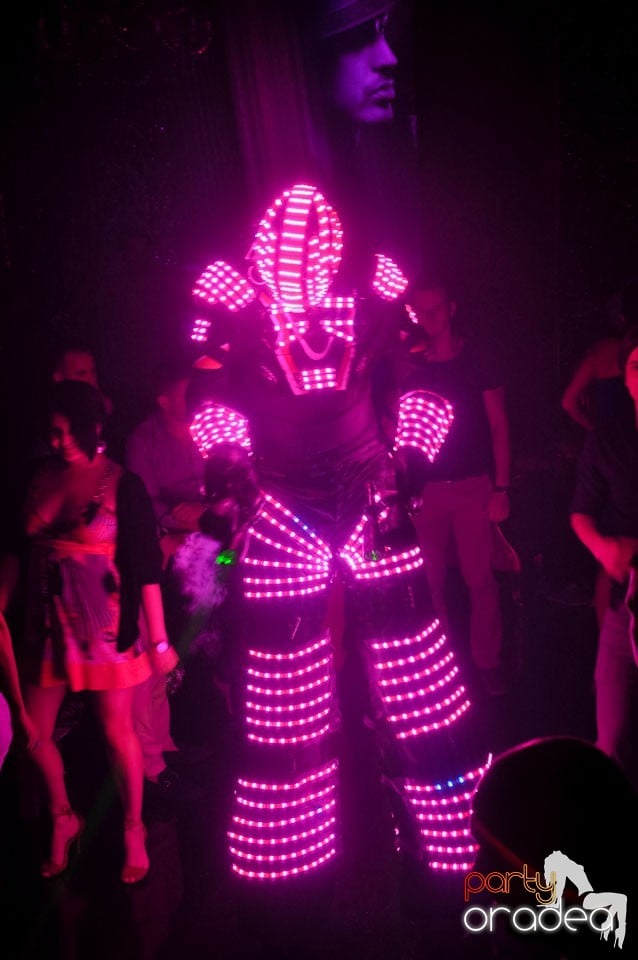 Party cu Roboman în The One,