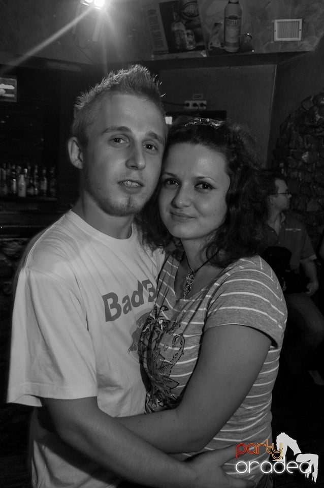 Party hard în Club Downtown, 