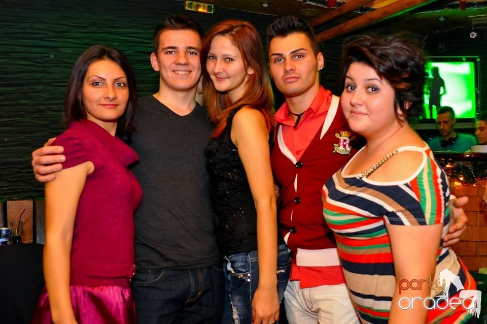 Party Hard în Downtown,