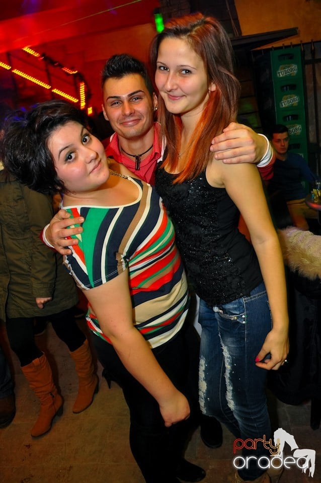 Party Hard în Downtown,