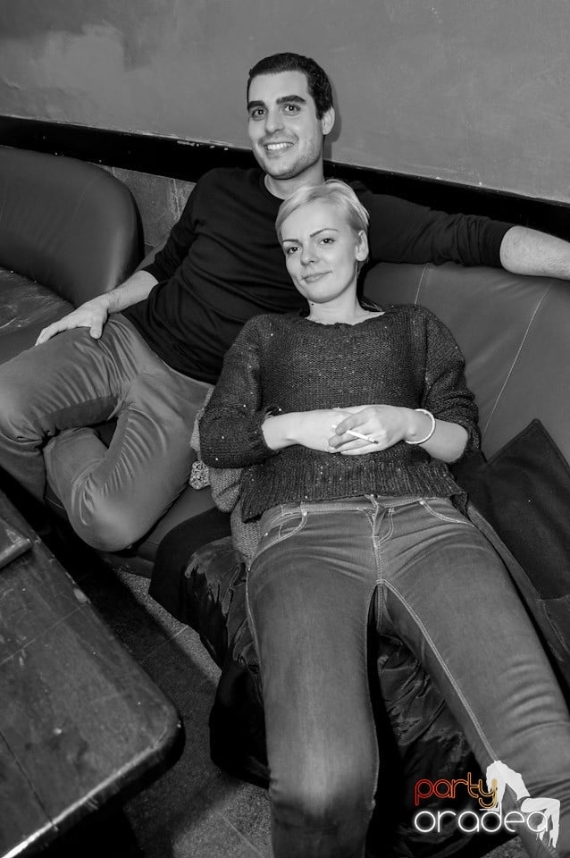 Party Hard în Downtown,
