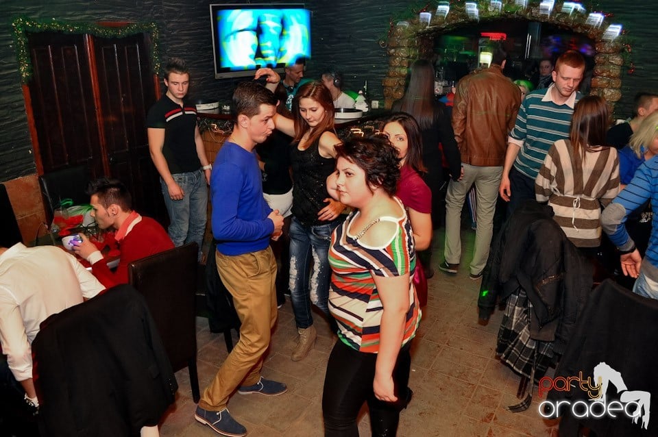 Party Hard în Downtown,