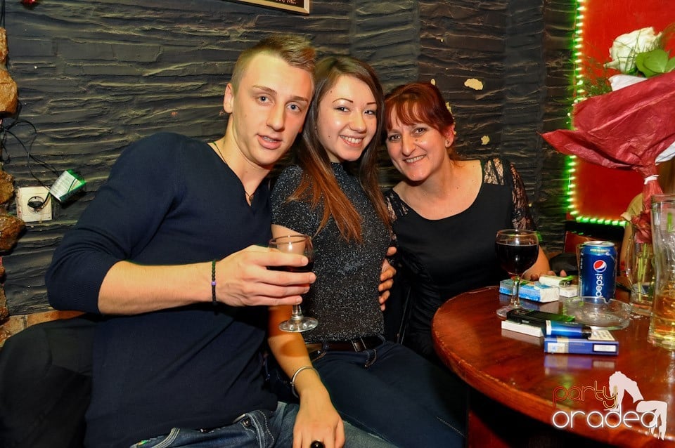 Party Hard în Downtown,