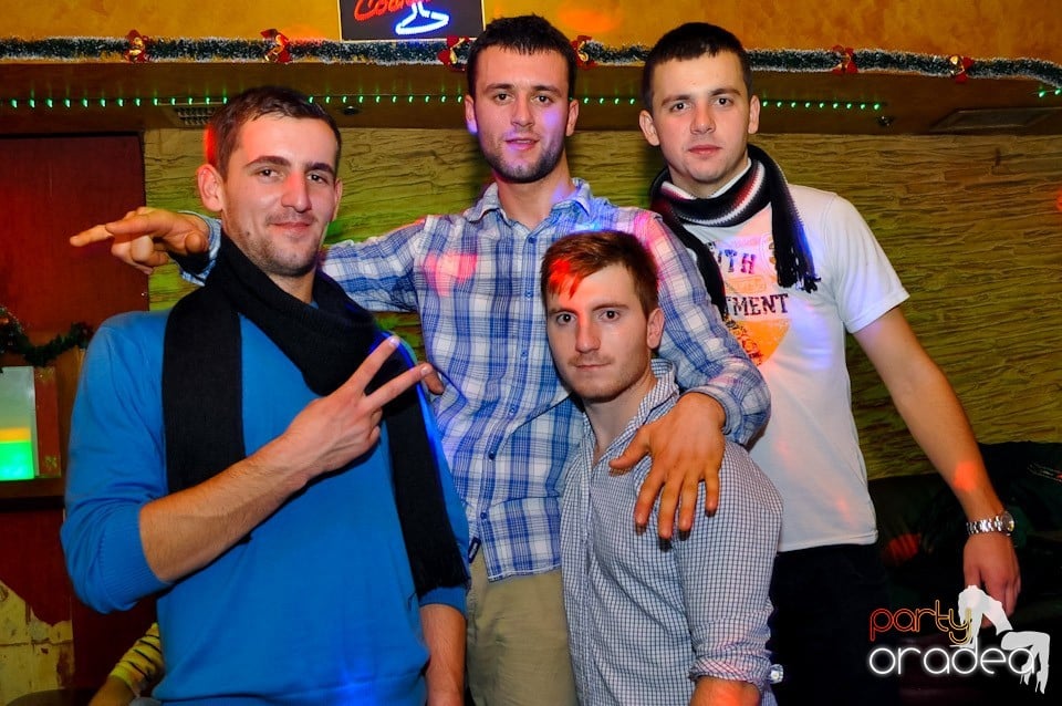 Party Hard în Downtown,
