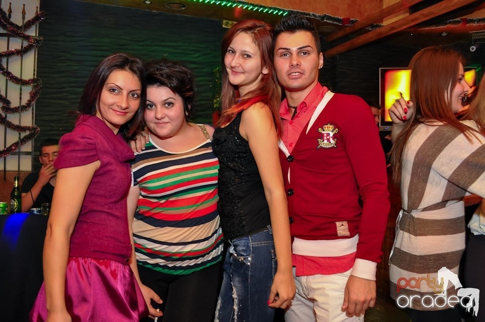 Party Hard în Downtown,