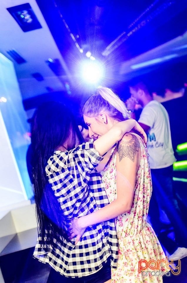 Party în Avenue, 