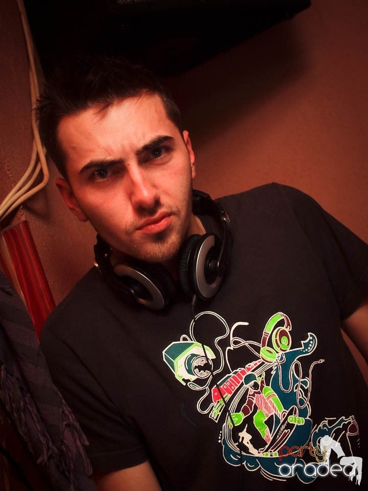 Party în Chanson Café,