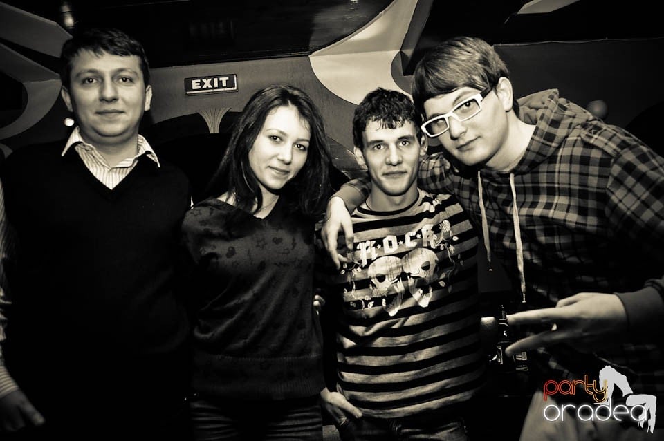 Party în Chanson Café,