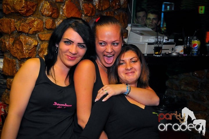 Party în Club Downtown, 