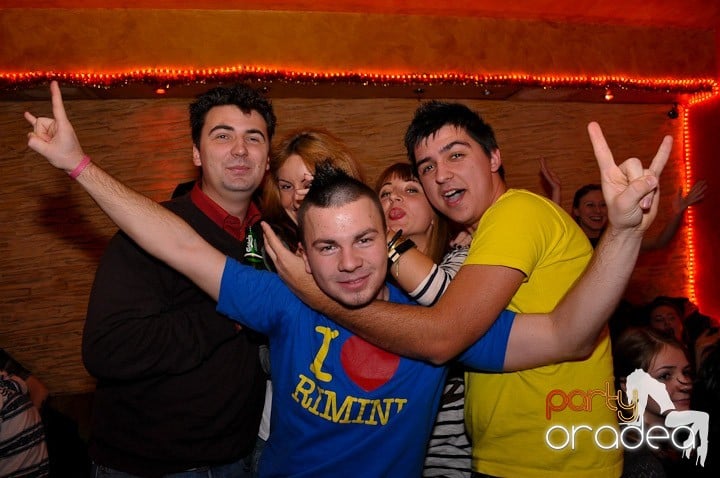 Party în Club Downtown, 