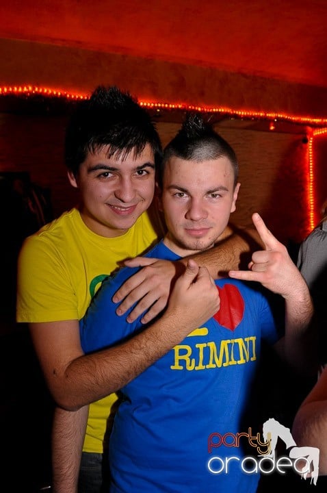 Party în Club Downtown, 