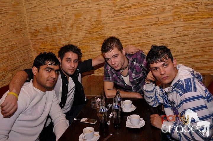 Party în Club Downtown, 
