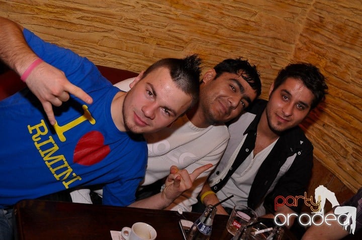 Party în Club Downtown, 
