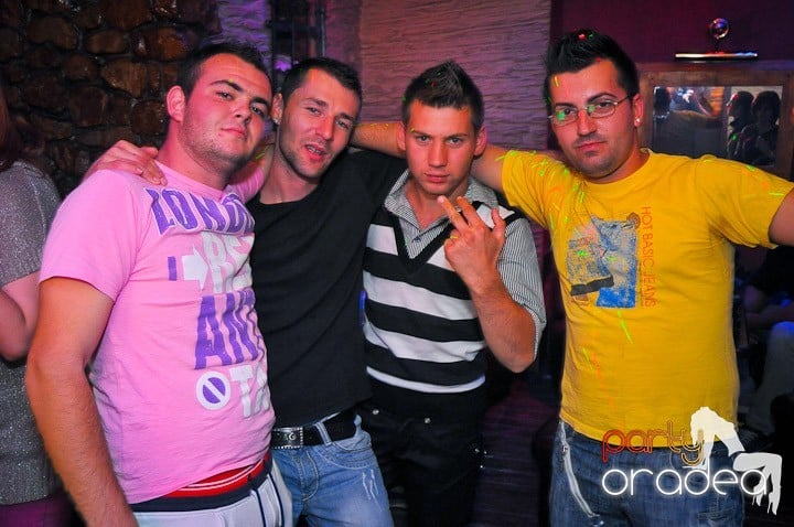 Party în Club Downtown, 