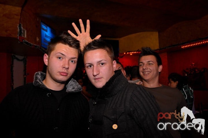 Party în Club Downtown, 