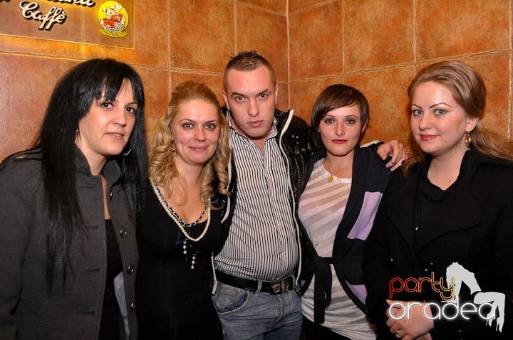 Party în Club Downtown, 