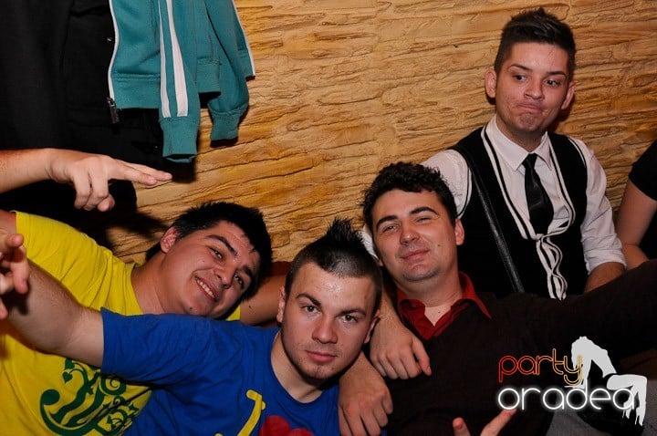 Party în Club Downtown, 