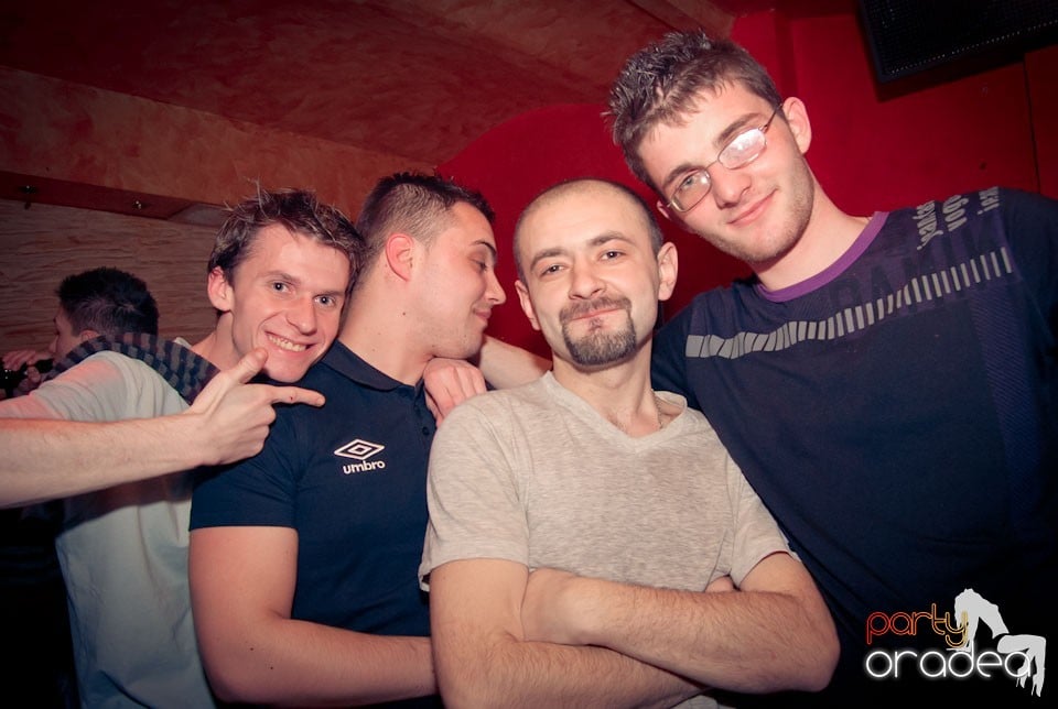 Party în Club Downtown, 
