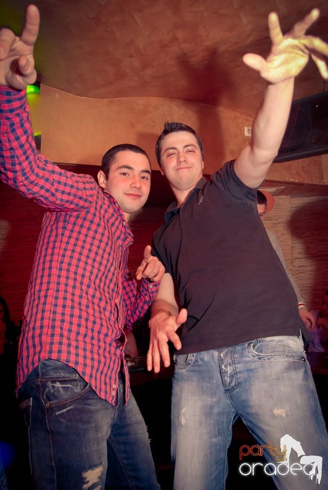 Party în Club Downtown, 
