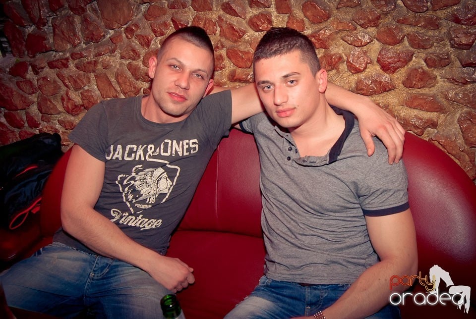 Party în Club Downtown, 