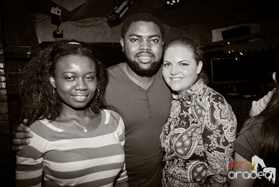 Party în Club Downtown, 