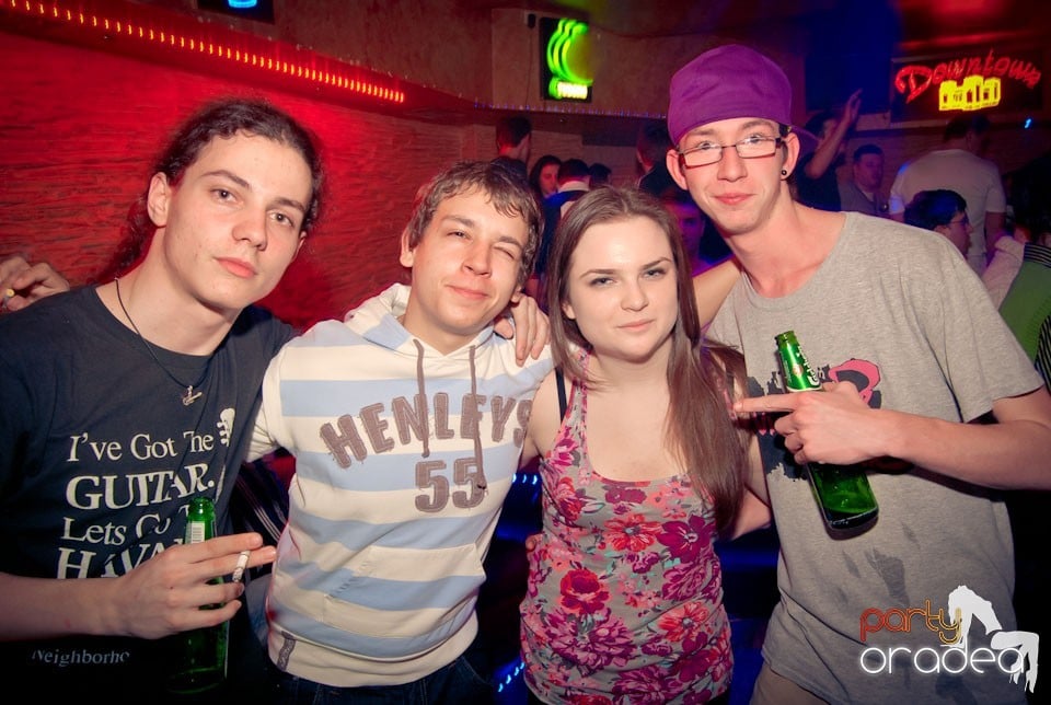 Party în Club Downtown, 