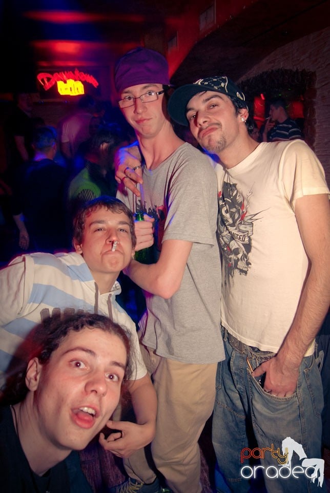 Party în Club Downtown, 