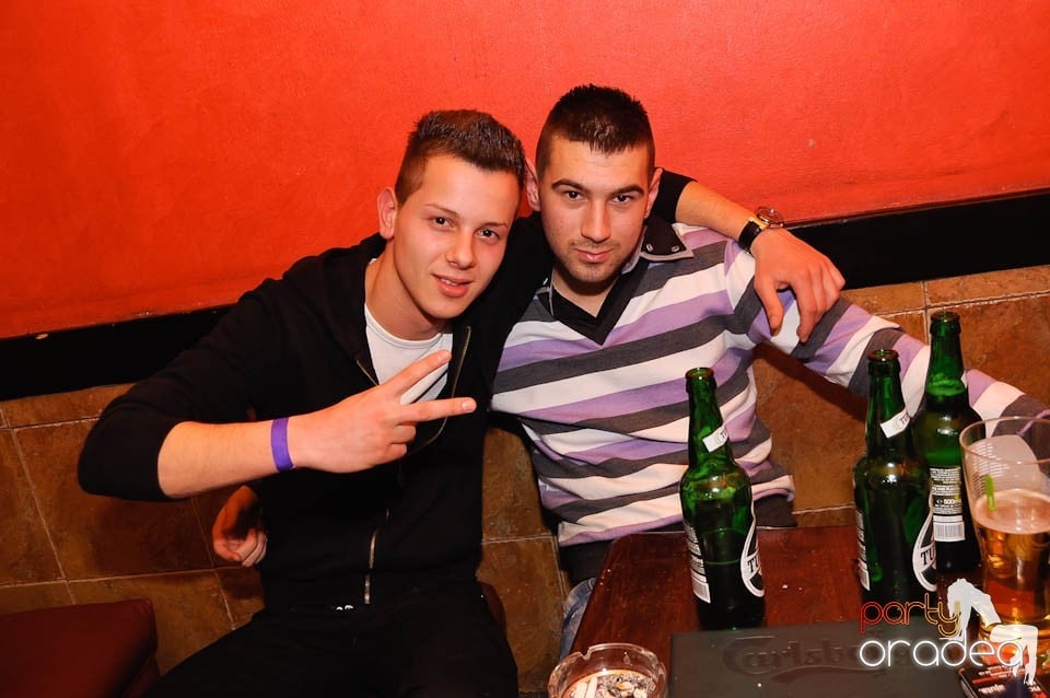 Party în Club Downtown, 