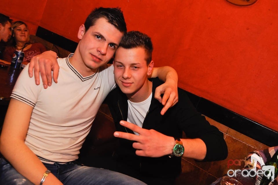 Party în Club Downtown, 