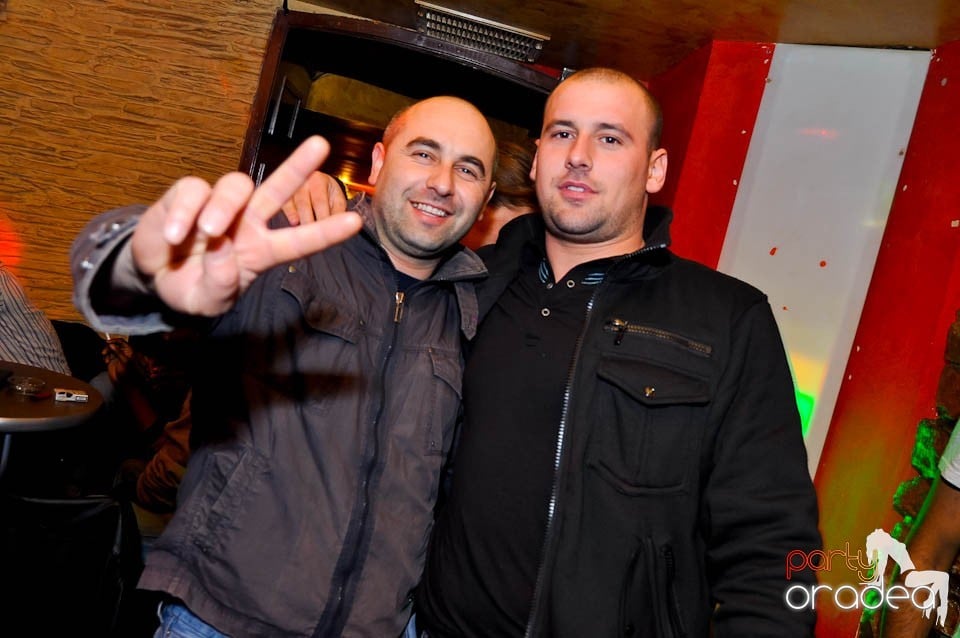 Party în Club Downtown, 