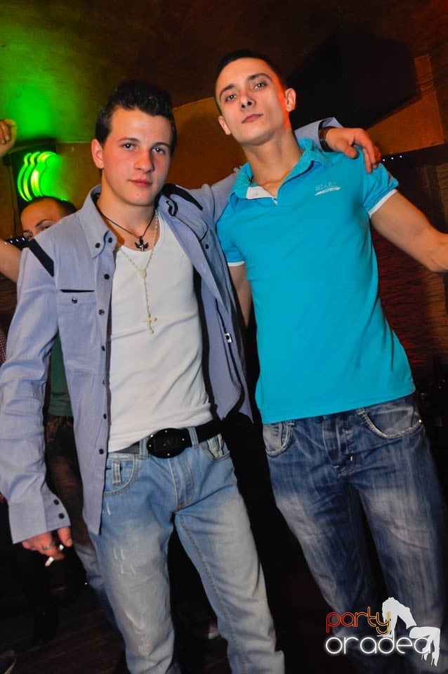 Party în Club Downtown, 