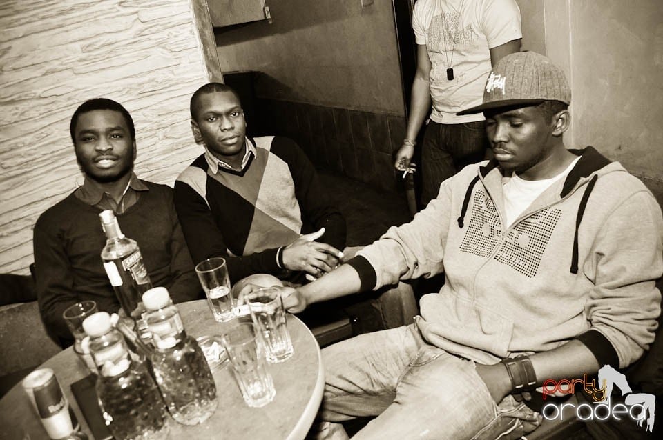 Party în Club Downtown, 