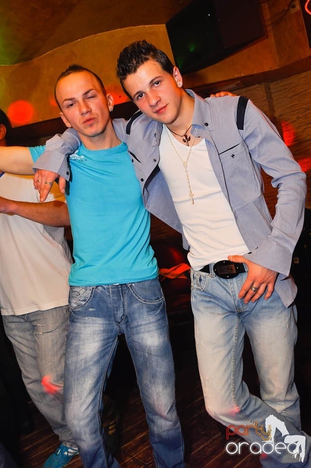 Party în Club Downtown, 