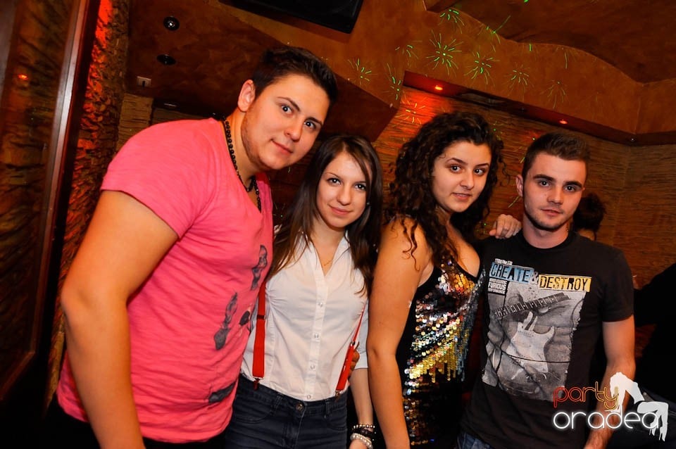 Party în Club Downtown, 