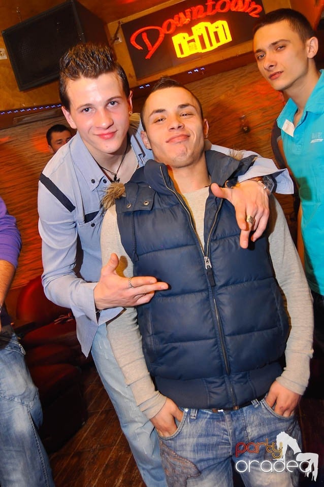 Party în Club Downtown, 