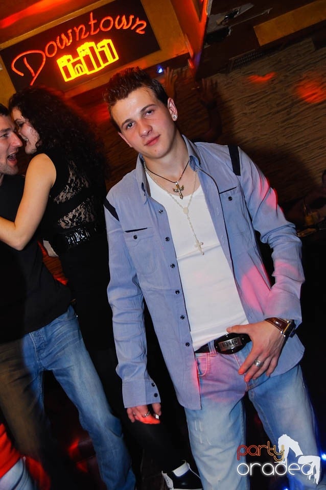 Party în Club Downtown, 