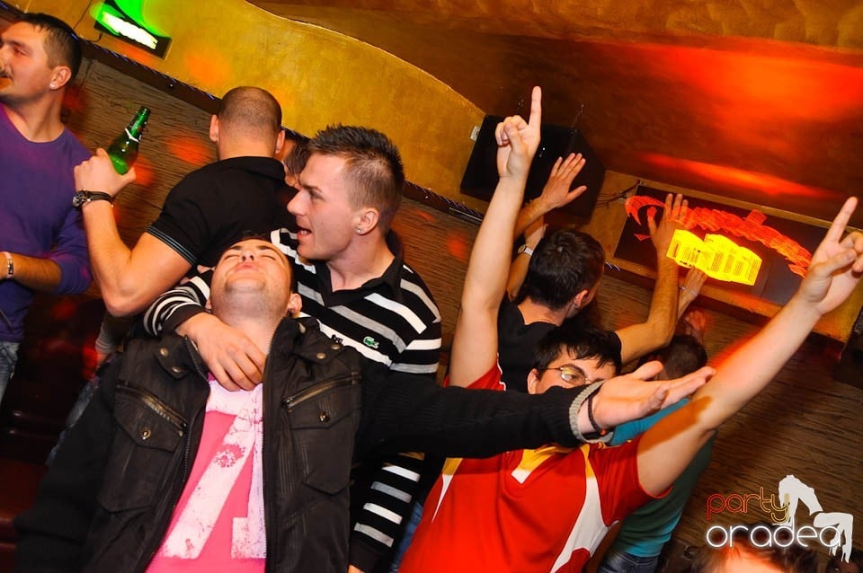 Party în Club Downtown, 