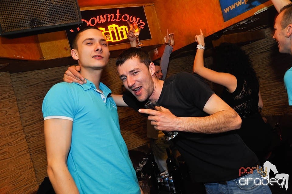 Party în Club Downtown, 