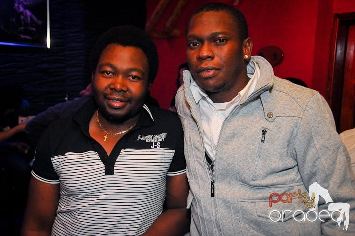 Party în Club Downtown, 