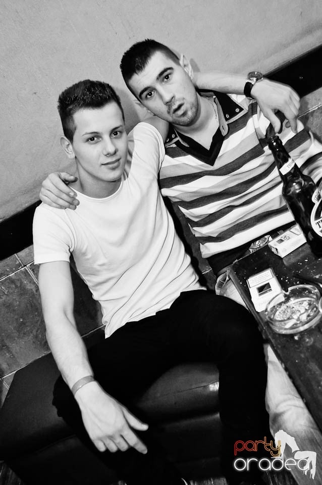 Party în Club Downtown, 