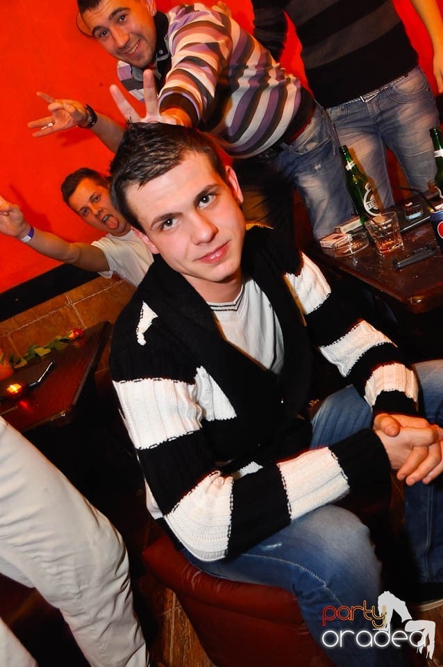 Party în Club Downtown, 