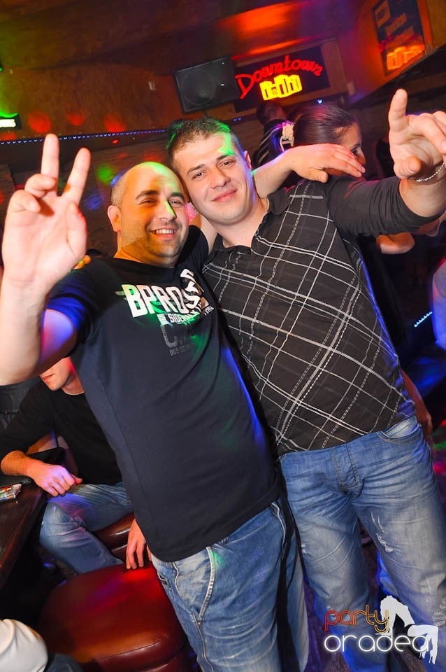 Party în Club Downtown, 