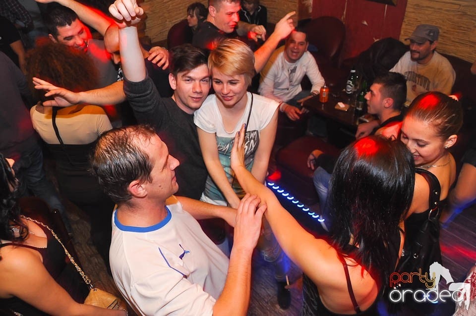 Party în Club Downtown, 