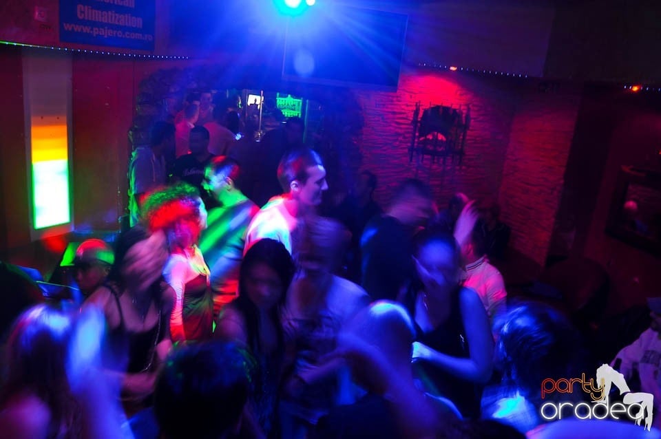 Party în Club Downtown, 