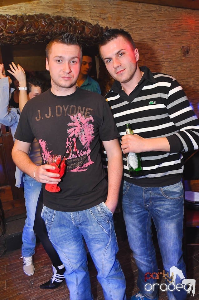 Party în Club Downtown, 
