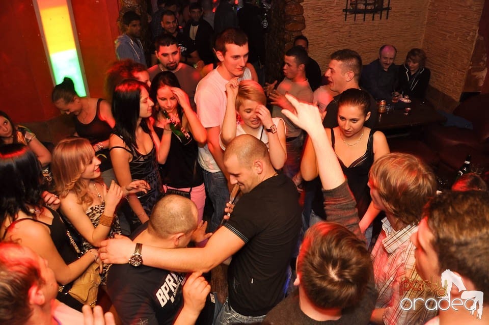 Party în Club Downtown, 